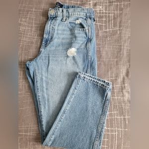 EUC Gap Womens Light Wash Mom jeans, 29